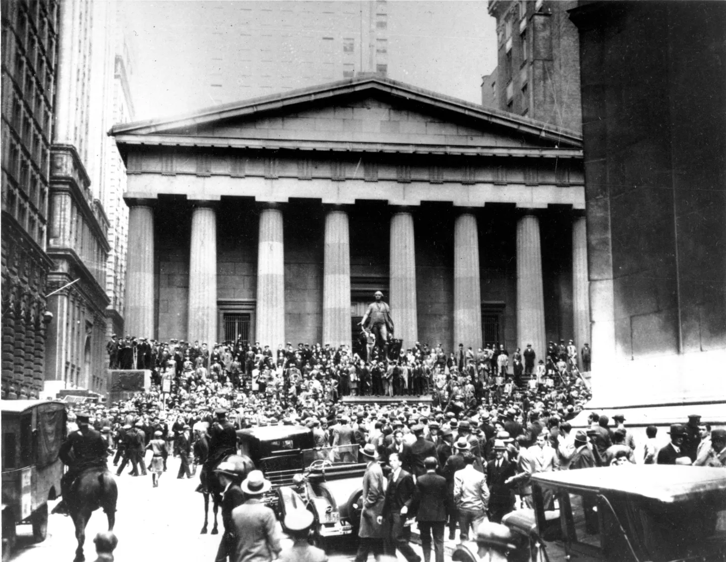 People crowd the streets near the New York Stock Exchange on October 24, 1929.
