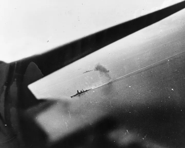 Japanese warships maneuvering under American carrier aircraft attack in the Sibuyan Sea on October 24, 1944