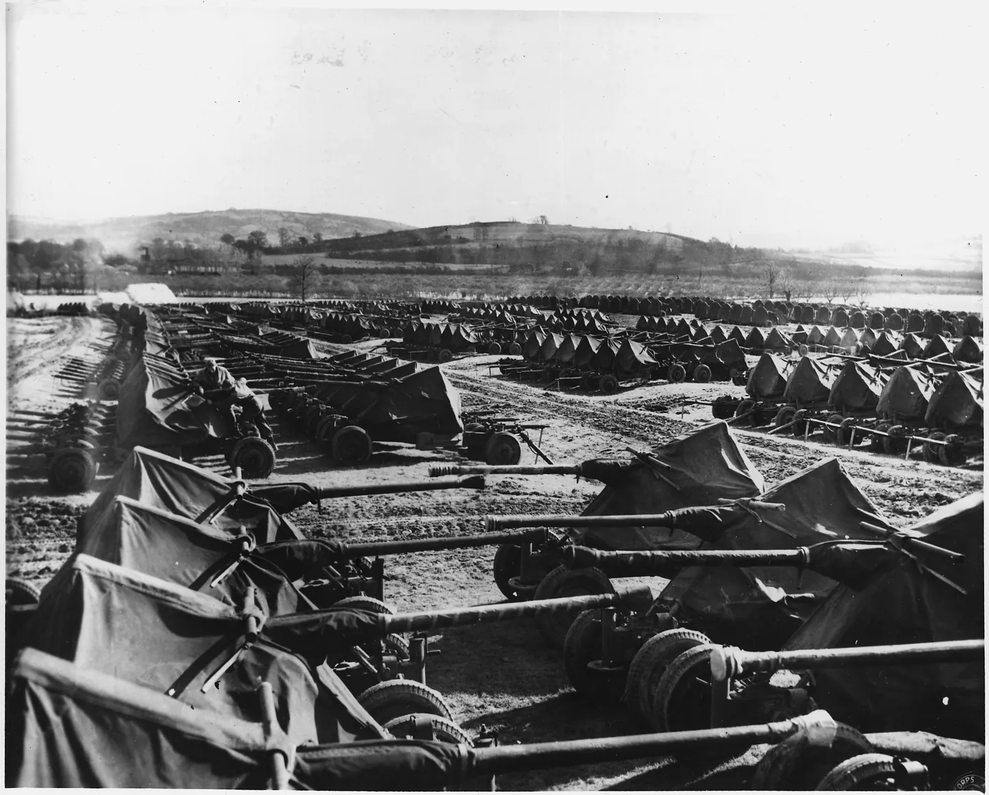 Tightly packed rows of 40 mm anti-aircraft guns stored at an ordnance depot in England.