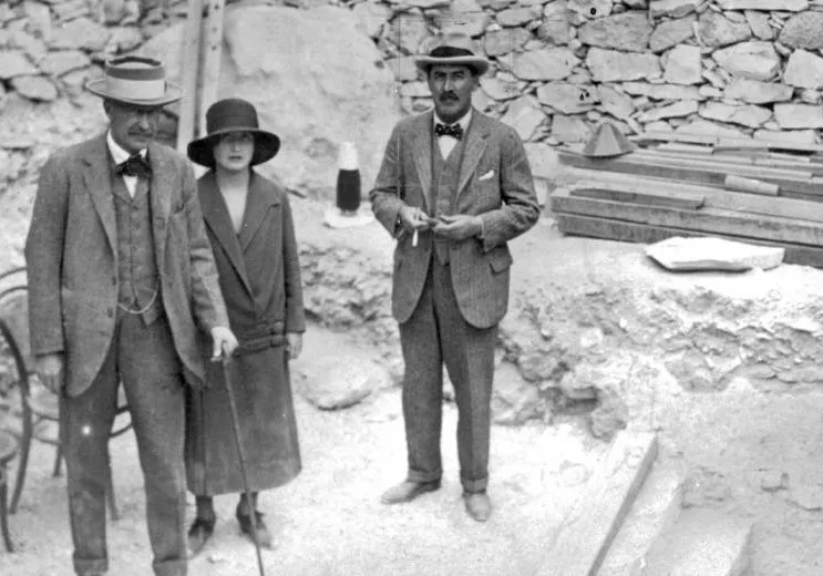 Lord Carnarvon, Lady Evelyn Herbert and Howard Carter outside the tomb.