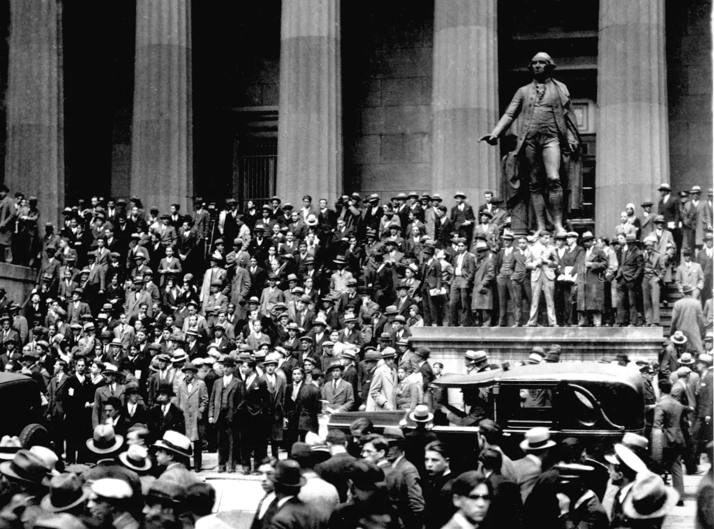 Crowds fill the area around Federal Hall and Wall Street during the crash.