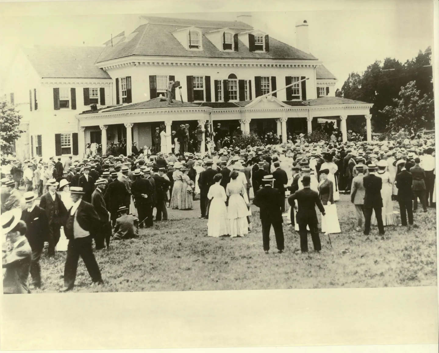 A large crowd gathered on the lawn outside a building at Sea Girt.