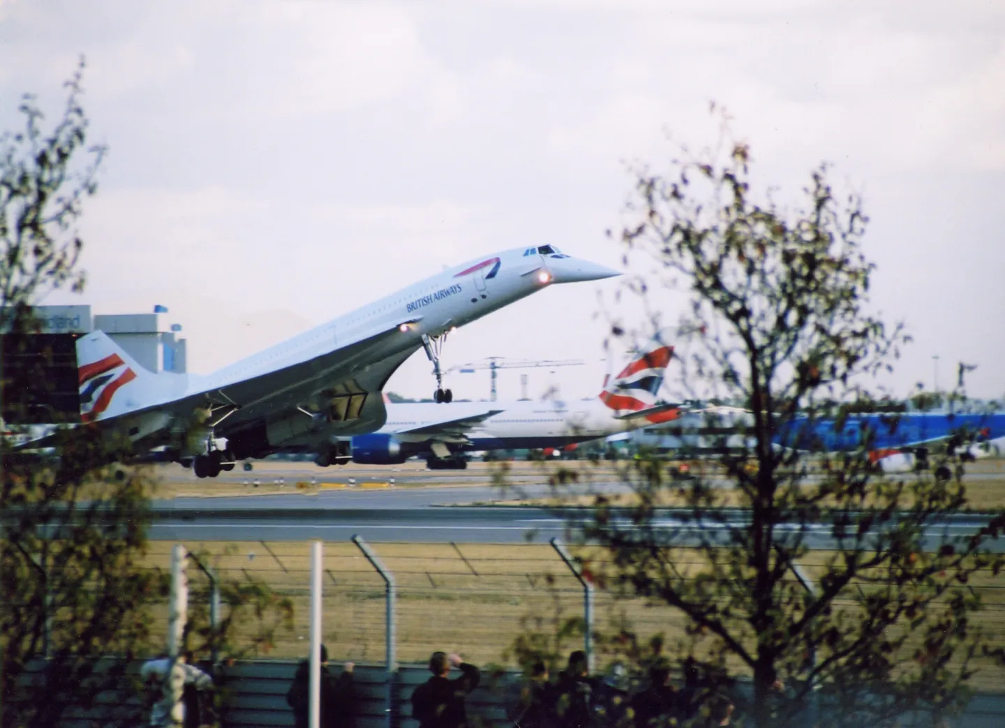 The final scheduled Concorde flight from New York landing at London Heathrow on October 24 2003